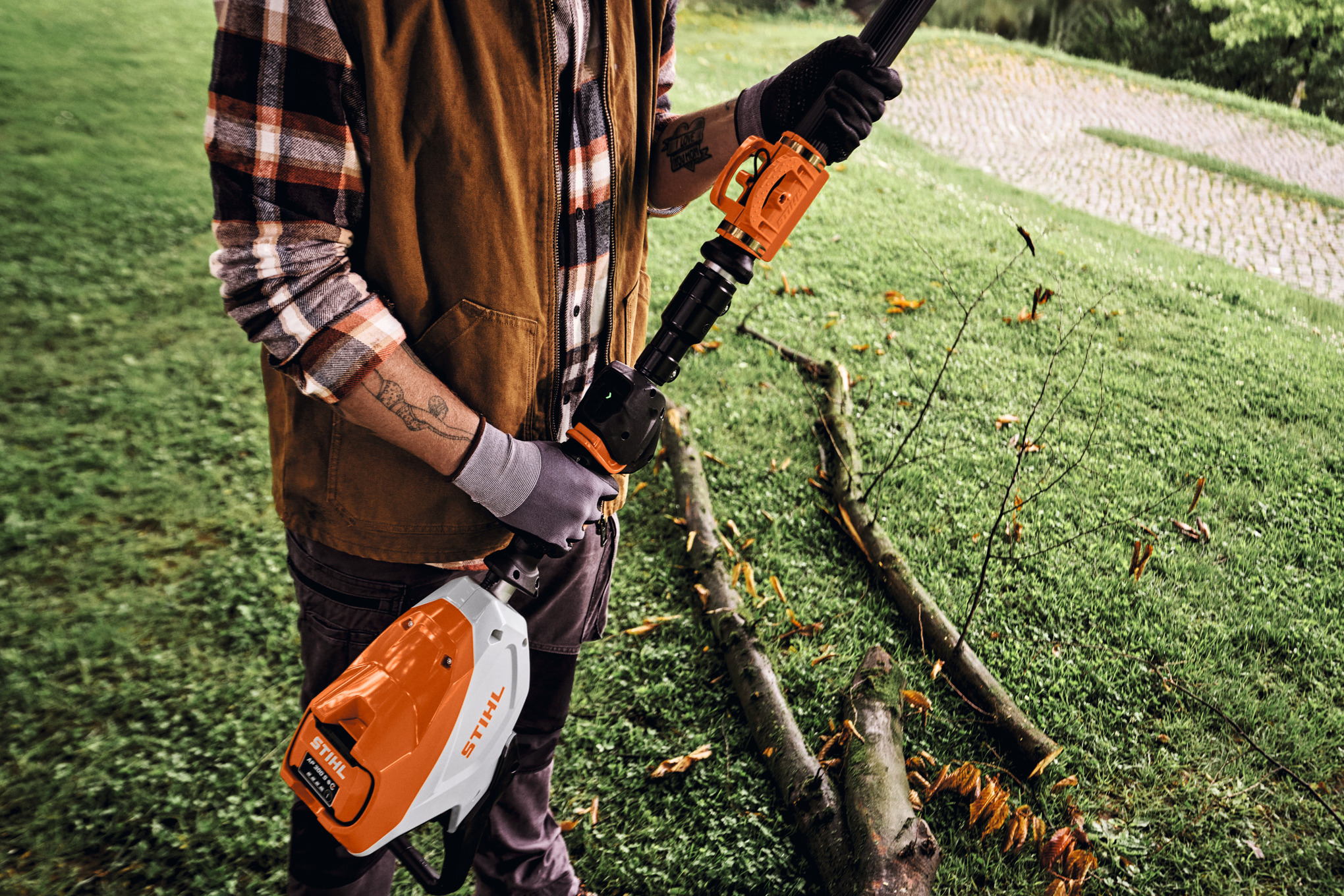 Perche élagueuse sur batterie HTA 140 B