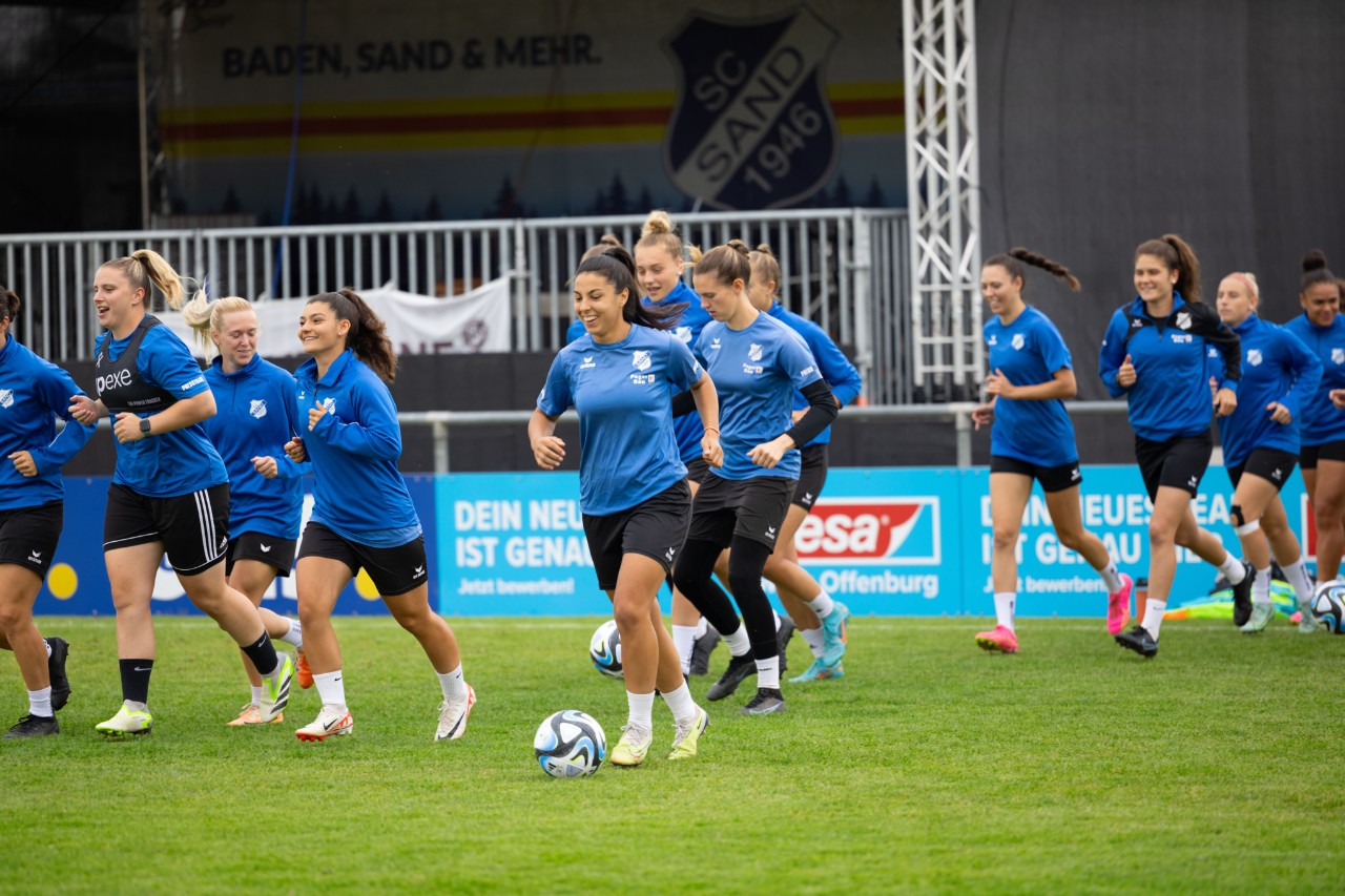 Joueuses de football qui s’entraînent