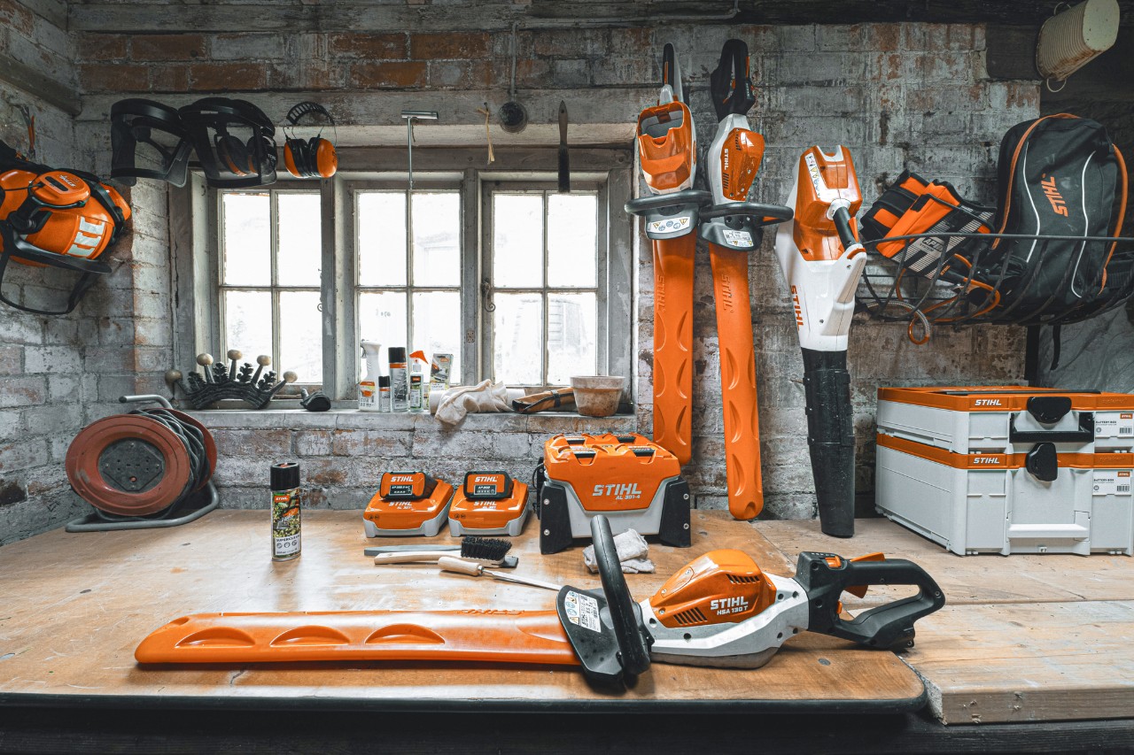 Appareils à batterie STIHL dans un atelier