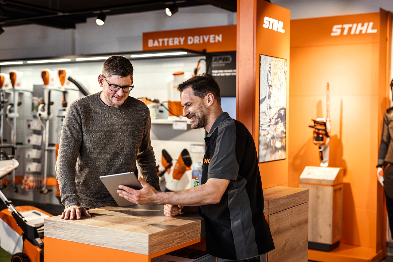 Conseils sur les produits au comptoir de service STIHL.