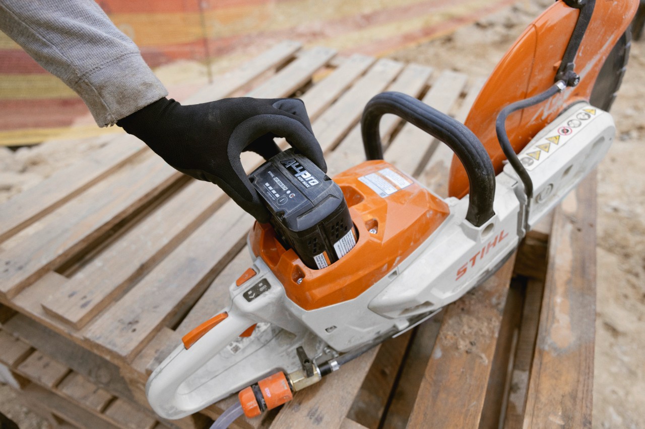 La TSA 350 est équipée d'une batterie STIHL ALLPRO 300.0 P